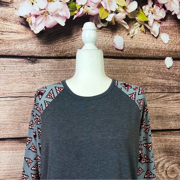 SOLD 🛍️ LulaRoe Women’s Grey Red Mickey Mouse Bow Printed Top Tunic Plus 2XL - Picture 2 of 8